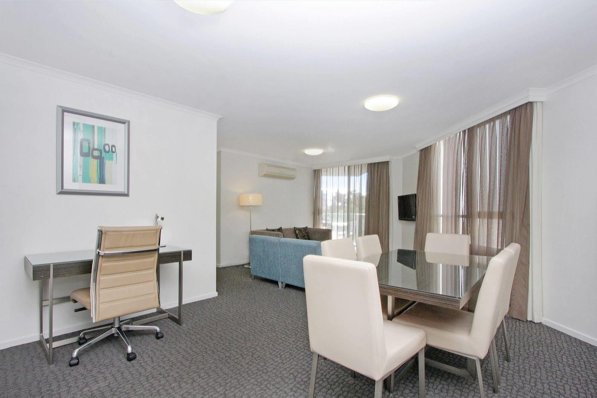 Pacific Suites Canberra Buitenkant foto