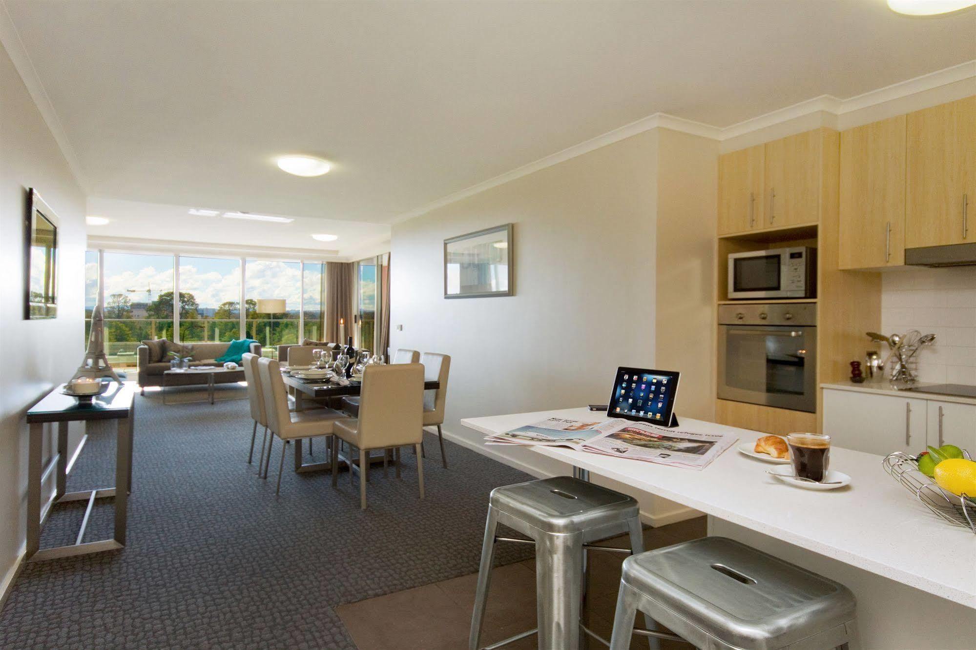Pacific Suites Canberra Buitenkant foto