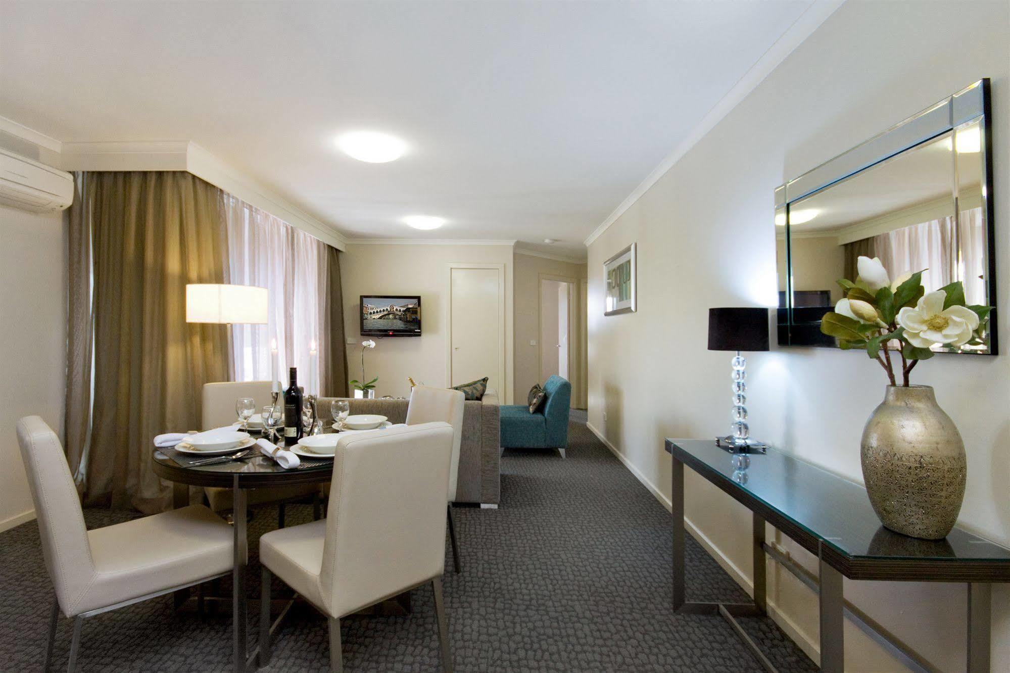Pacific Suites Canberra Buitenkant foto